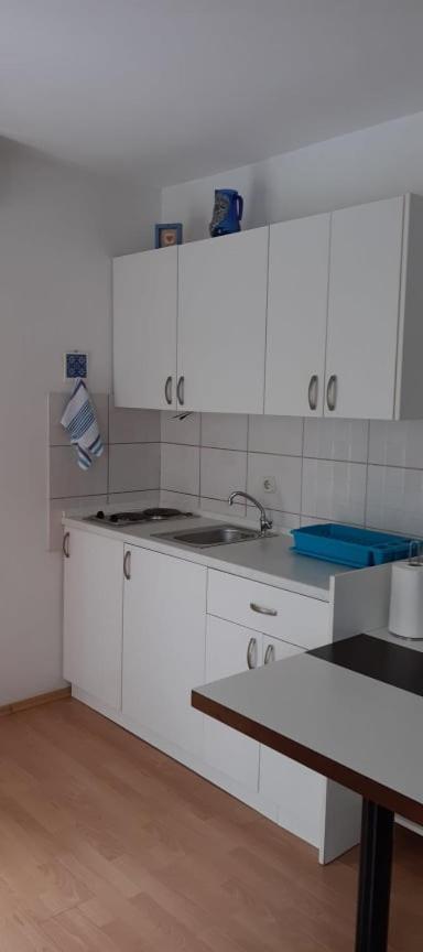 Peace And Quiet Apartment In Brela, Croatia Exterior photo
